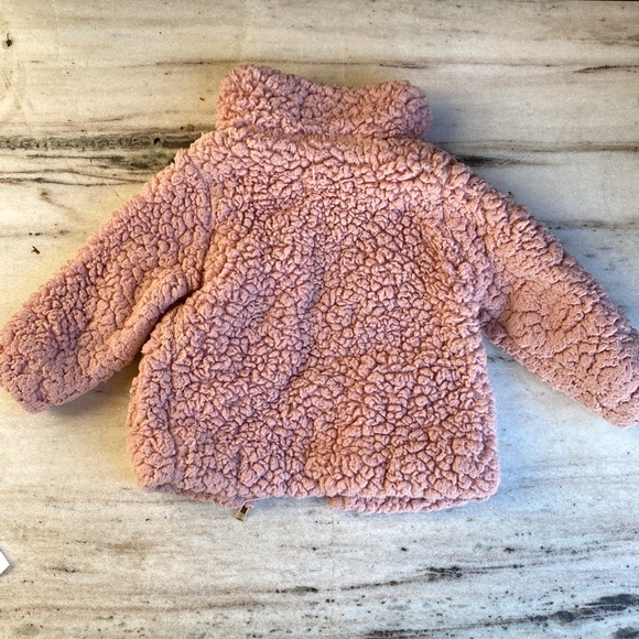 TODDLER GIRL H&M PINK FUZZY JACKET SIZE:12 MO - Picture 2 of 2